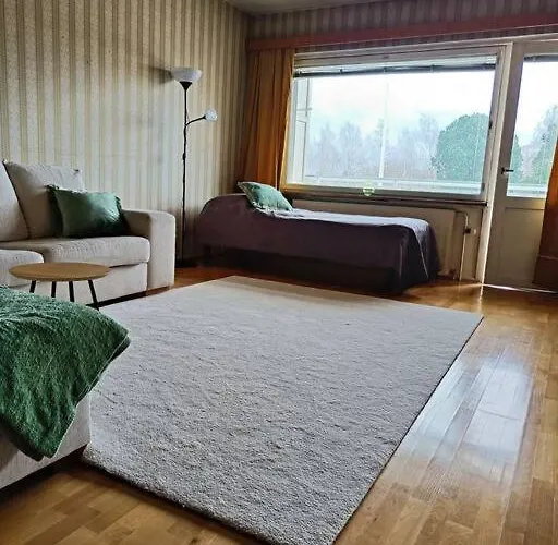 Iso Kolmio, Mahtavalla Jokinaekymaellae